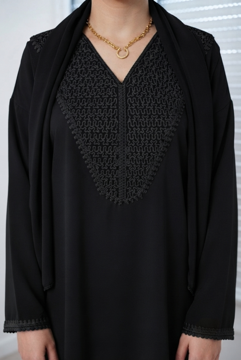 Abaya Noire Moderne – Tissu Fluide & Infroissable – Taille Unique (S à L)